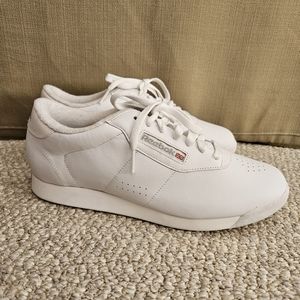 NWOT Reebok Classic all white sneakers